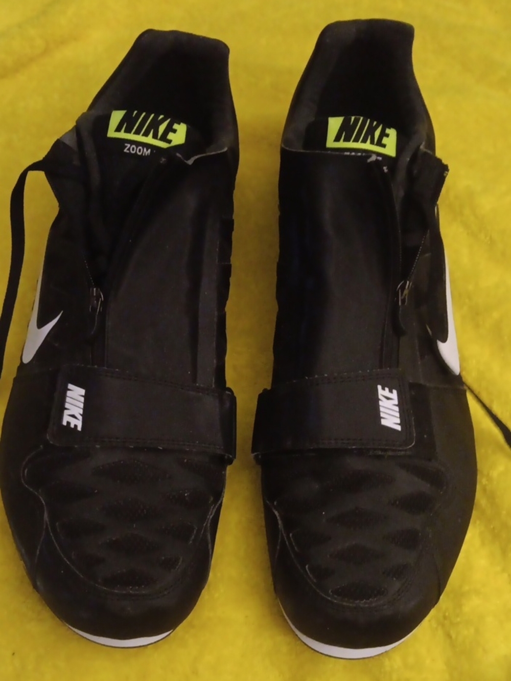 Nike Men’s Black Athletic Training Shoes with White Swoosh and Neon  Logo